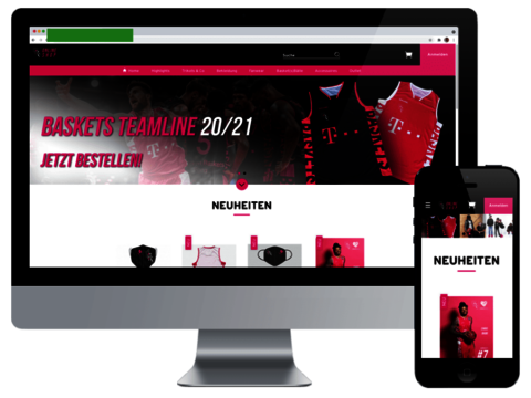 Bildmontage: Monitor mit Startseite eines Merchandising-Shops, rechts daneben Handy mit mobiler Ansicht der Website