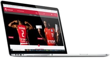 atlantis dx - EVENTIM SPORTS: Online-Shop-Plattform für Merchandising mit Magento 2 Foto: seitliche Ansicht eines Laptops mit einer Seite des Merchandising-Shops