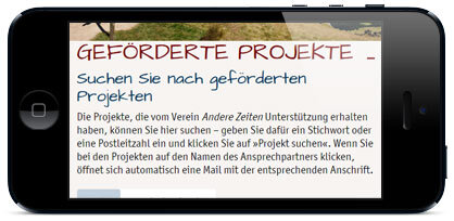 atlantis dx - Andere Zeiten e.V.: Relaunch der TYPO3-Website Bildmontage: Handy im Querformat mit geöffneter Website von Andere Zeiten e.V.