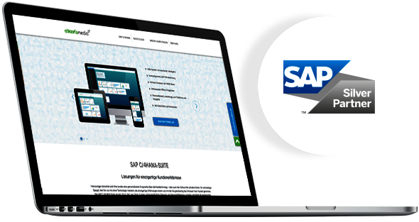 Collage: Seitliche Abbildung eines geöffneten Laptops, eine Website ist geöffnet. Rechts daneben: Logo SAP Silver Partner