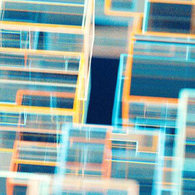 Abstrakt: viele Würfel mit leuchtenden Konturen, 3D-Ansicht von seitlich oben auf dunklem Hintergrund