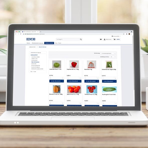 Nahaufnahme Monitor mit geöffnetem Online-Shop