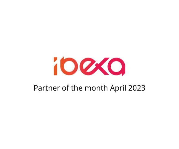 Ibexa Logo und Partner of the month Text