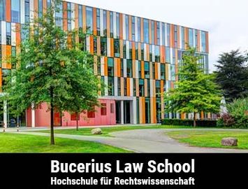 Foto: Moderne Hochschule mit buntem Fassaden-Design und grüner Umgebung