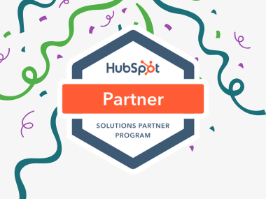 atlantis dx - HubSpot Partnerschaft HubSpot Partner Badge mit Konfetti zur Ankündigung