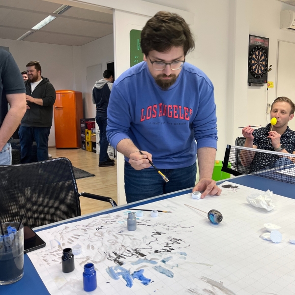 Foto: atlantis dx Team im Pausenraum beim After Work