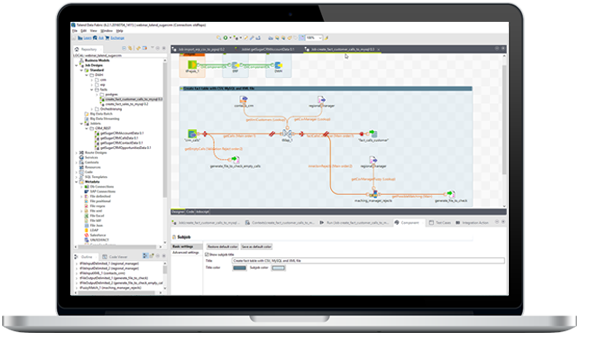 atlantis dx - Talend Collage: Frontansicht eines geöffneten Laptops mit Datenabfrage in Talend